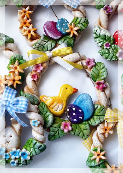 Salt Dough Easter Wreath Salt Dough Easter, Salt Dough Decorations, Salt Dough Projects, Salt Dough Crafts, Easter Egg Garland, Dough Ideas, Diy Tree Decor, Easter Tree Ornaments, Easter Egg Tree