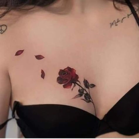 Rose Chest Tattoo, Tato Dada, Pola Tato, Bauch Tattoos, Petit Tattoo, Small Rose Tattoo, Chest Tattoos For Women, Tato Lengan, Rosen Tattoo