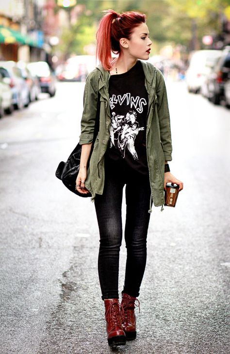 LOVE THAT JACKET, but they are usually way over $100. If only I could find one under $100 or even under $80 that would be great :) Edgy Sporty Outfits, Rocker Outfits For Women, Punk Wardrobe, Lilith Aesthetic, Grunge Office, Queen Fairy, Cute Hipster Outfits, Alternative Beauty, Pakaian Hipster