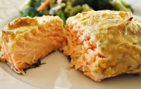 Hummus Crusted Salmon Ways To Eat Hummus, Recipes For Dinner Party, Seafood Recipes For Dinner, Crusted Salmon Recipes, Grilled Fish Recipes, Advocare Recipes, Trout Recipes, Crusted Salmon, Salmon Dishes