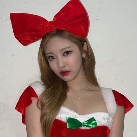 Ningning Christmas, Ningning Icons, Christmas Icons, Christmas Girl, Kpop Girls, Holiday Decor, Christmas