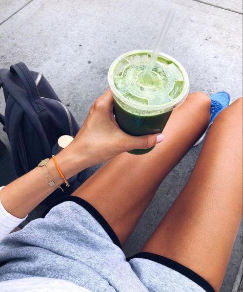 Caroline Deisler, Pink Smoothie, Green Juices, Miami Girls, Nyc Lifestyle, Pure Life, Life Energy, Lemon Ginger, Malibu Barbie