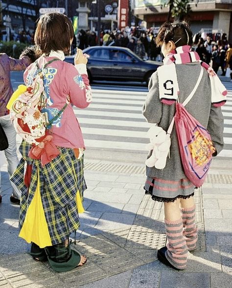 moodynympho Fruits Street Fashion, 90s Harajuku Fashion, Japanese Street Fashion Harajuku, 90s Harajuku, Fruits Magazine, Harajuku Fashion Street, Style Savvy, Japanese Street Fashion, J Fashion