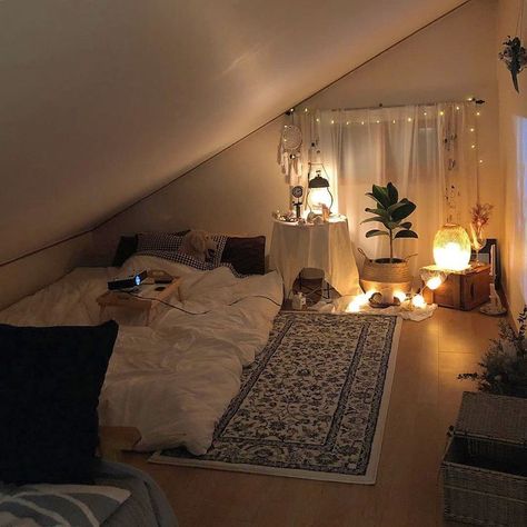 Dream Rooms For Teens, Deco Studio, Attic Bedroom, Cozy Room Decor, Aesthetic Rooms, Small Room Bedroom, Awesome Bedrooms, Cozy Room, Room Inspiration Bedroom