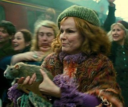 Mrs weasley Fabian And Gideon Prewett, Weasley Burrow, Gideon Prewett, The Weasley Family, The Weasley Twins, Harry Potter Wiki, Weasley Harry Potter, Weasley Family, Arthur Weasley