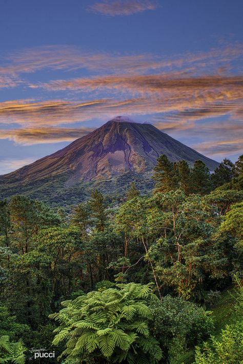 Arenal Volcano National Park, Tropical Volcano, Volcano Aesthetic, Jungle Volcano, Caldera Volcano, Volcano Photography, Volcano Landscape, Volcano Mountain, Volcano Pictures