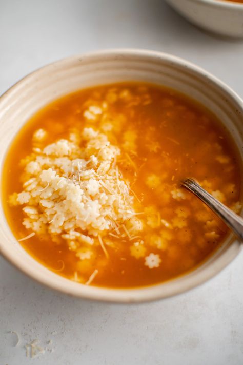 Nothing soothes an itchy throat and stuffy nose quite like this Pastina Soup Recipe. It's super easy to make and filled with comforting and nutritious ingredients like broth, stelline pastina, and parmesan cheese. Pastina Recipes When Sick, Healthy Noodle Soup, Stelline Soup, Pastina Soup Recipes, Broth Soup Recipes, Pastina Recipes, Pastina Soup, Easy Winter Recipes, Itchy Throat