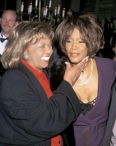 Cissy Houston, Whitney Houston Pictures, Pregnant Bride, Natalie Cole, Grammy Party, The Plaza Hotel, Celebrities Fashion, Gospel Singer, Lifetime Movies