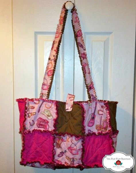 a diaper bag made with rag quilt style. The theme is hot pink cowgirl Diy Rag Quilt, Rag Quilt Instructions, Rag Quilt Purse, Quilted Purse Patterns, Denim Rag Quilt, Rag Quilt Tutorial, Sewing Activities, Dresden Plate Quilts, Rag Quilt Patterns