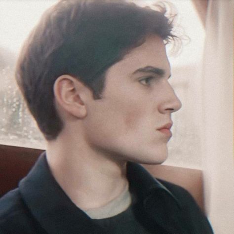 Young Henry Cavill, Jawline Goals, Royal Books, Young Henrys, Twilight Book, The Man From Uncle, Henry Cavill, Chris Evans, Male Face