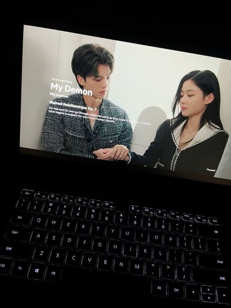 Kdrama Girl Aesthetic, Kdrama Aesthetic Pics, Kdrama Aesthetics Laptop, Watching Korean Drama In Laptop, Watching Kdrama In Laptop Aesthetic, Watching Netflix Aesthetic, Watching Kdrama Aesthetic, Tablet Snap, Watching Anime Aesthetic