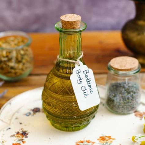 Learn how to make body oil at home. Herbal Body Oil, Body Care Recipes, Winter Wellness, Hydrating Drinks, Summer Cookouts, Diy Body Care, Cookout Food, Infused Oils, Body Oils