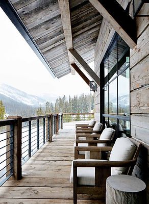 Montana Chalet Modern Ski House, Mountain Home Exterior, Modern Chalet, Terrasse Design, Ski Cabin, Chalet Interior, Montana Homes, Chalet Design, Modern Mountain Home