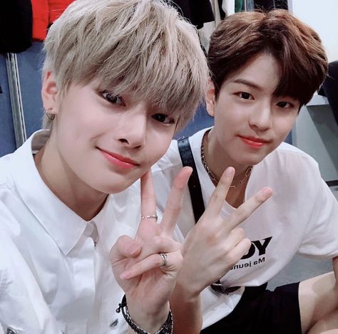 #IN and #Seungmin ~ #StrayKids As Your Boyfriend, Kim Woo Jin, Guy Friends, Kids Board, Best Duos, Stray Kids Seungmin, Your Boyfriend, Reality Show, Mixtape