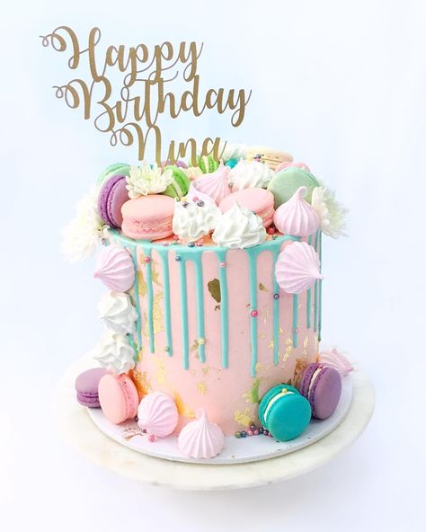 Vanilla Butter Cake, Birthday Wishes Gif, Strawberry Butter, Heart Cakes, Birthday Friend, Banana Cake Recipe, Happy Birthday Friend, Cake Images, Cake Designs Birthday