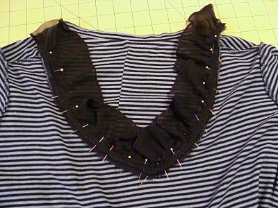 ways to fix low neckline to make it a modest shirt Fix Low Neckline, Modest Shirt, Low Cut Shirt, Clothing Upcycle, Upcycle Clothes Diy, Sewing Shirts, Handmade Projects, Low Cut Top, Confident Style