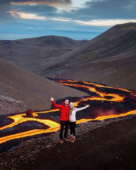 RENEE HAHNEL (@reneeroaming) • Instagram photos and videos Iceland Outfit, Iceland Aesthetic, Summer Travel Outfit, Iceland Pictures, Couple Travel Photos, Iceland Vacation, Iceland Travel Guide, Iceland Photos, Iceland Travel Tips