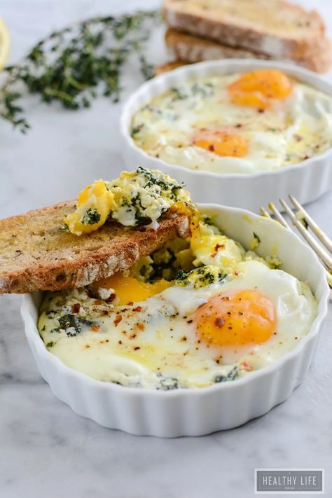 Baked Egg Ricotta Thyme Cups » A Healthy Life For Me Bacon Egg Wrap, Diverse Food Recipes, Unique Egg Recipes, Savory Healthy Breakfast, Fancy Breakfast Ideas, Bed And Breakfast Recipes, Soft Breakfast, Ezekial Bread, Einkorn Sourdough