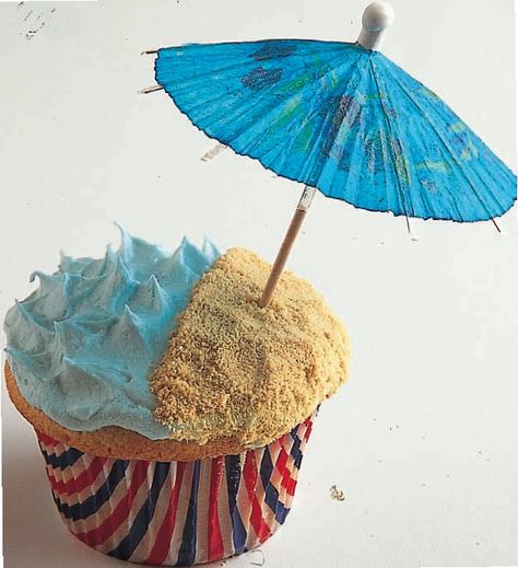 Beach Cup, Beach Cupcakes, Rose Cupcake, Picnic Recipes, Cupcake Wars, Swedish Fish, Baking Desserts, Company Picnic, Luau Birthday