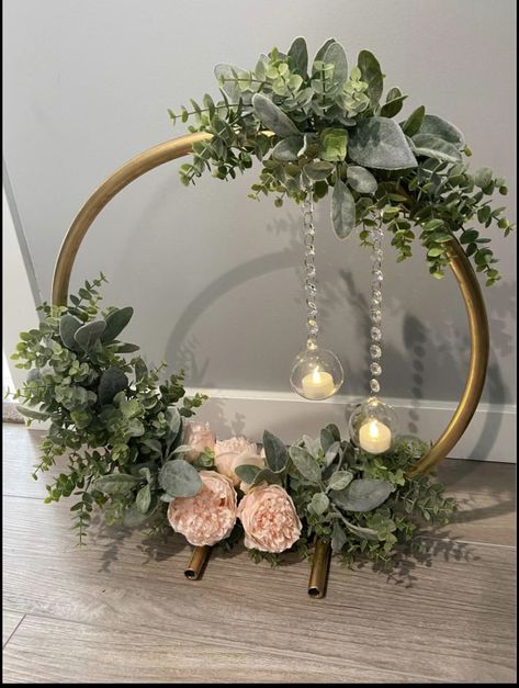 Holla Hoop Picture Frame, Single Hoop Centerpiece, Wood Ring Centerpiece, Bohemian Reception Decor, Conference Table Centerpieces, Hoop Flower Arrangement, Diy Hula Hoop Centerpiece, Dollar Store Wedding Centerpieces, Circle Table Centerpiece