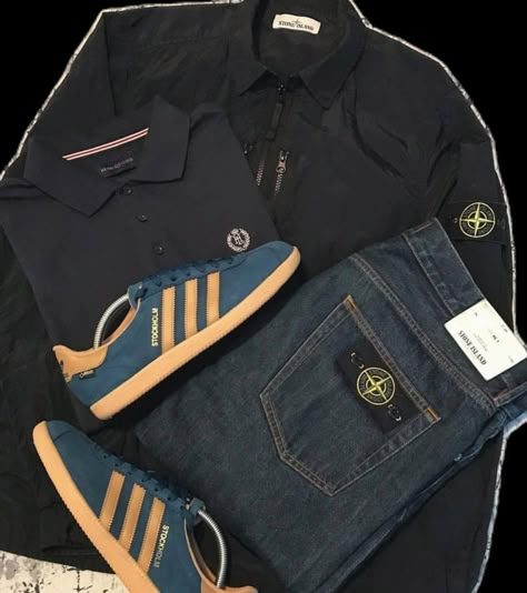 Stone Island Hooligan, Hooligan Clothing, Ultra Outfits, Football Casual Clothing, Adidas Outfit Shoes, Vintage Trainers, Football Casuals, Island Outfit, Green Street