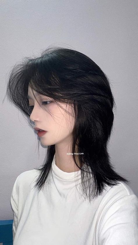 How To Keep Back Straight, Woman Undercut Long Hair, Unisex Haircuts Medium, Long Tomboy Haircut, Mullet X Wolf Cut, Tomboy Long Hair, Asian Tomboy Haircut, Wolf Cut Mullet, Brown Hair Korean