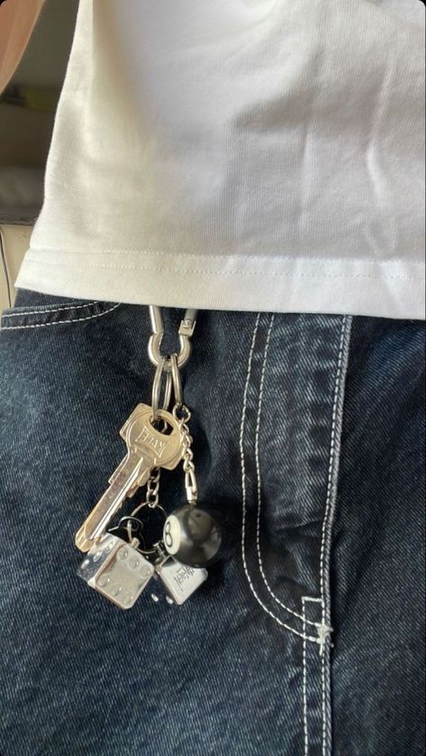 Key Chains For Men, Cool Keychains, Carabiner Keychain, Sunday Mood, Mens Keychains, Keychain Clip, Jewelry Accessories Ideas, Fire Fits, Foto Ideas Instagram