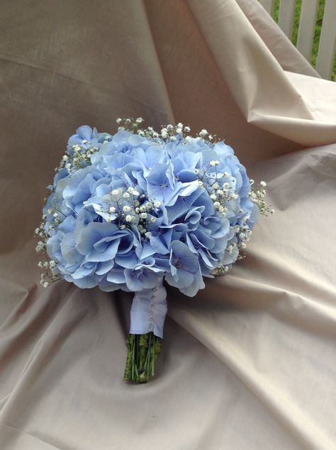 Hydrangea Blue Bouquet, Baby Blue Prom Bouquet, Hortensia Wedding, Baby Blue Bouquet, Baby Blue Wedding Theme, Blue Hydrangea Bouquet, Real Wedding Flowers, Prom Bouquet, Rose Gold Wedding Cakes