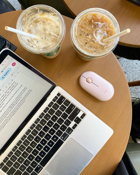 Writing in Starbucks Starbucks Aesthetic, Aesthetic Writing, 70s Aesthetic, Life Vision Board, Uni Life, Academic Motivation, Study Motivation Inspiration, School Study Tips, Law Student