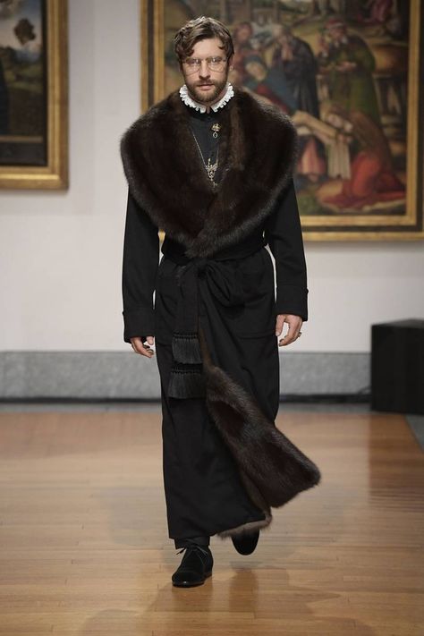 Mens Fur Coat, Dolce And Gabbana Man, Pre Fall, Italian Fashion, High Fashion, Ideias Fashion, Fashion Forward, Fashion Show, Dolce And Gabbana