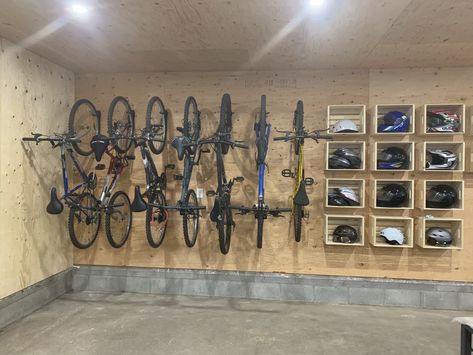 Bike Helmet Storage Ideas, Basement Bike Storage, Garage Helmet Storage Ideas, Bike Gear Storage Ideas, Garage Bike Shop, Home Bike Workshop, Bike Workshop Ideas, Garage Storage Bikes, Bike Room Ideas