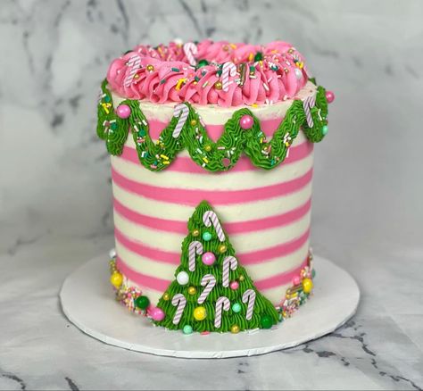 Cindy Lou Who Cookies, Cindy Lou Who Cake, Christmas Themed Cakes, Vintage Christmas Cake, Different Kinds Of Cakes, Best Freeze Dried Food, Christmas Tree Cake, Tree Cakes, Freeze Drying Food