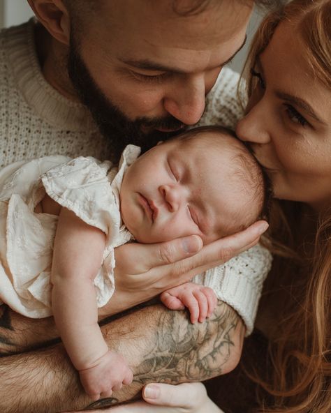 Documenting families in their newborn bubble is one of my favourite things about the job. Nothing better than a cosy in home newborn session through the winter. Gather your favourite blankets and all your loved ones. Let’s crate some magic. Winter Family Newborn Pictures, Lifestyle Newborn Photography Poses, Cozy Indoor Family Photoshoot, Family Photography With Newborn, Cozy Home Newborn Photos, Winter Newborn Photos, At Home Family Newborn Photos, I’m Home Newborn Family, Newborn Photography Poses At Home