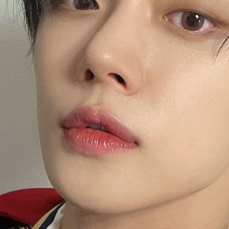 Yeonjun Lips Close Up, Prettiest Lips, Yeonjun Lips, Male Lips, Txt Details, Bts Birthdays, Nose Drawing, Choi Daniel, Flat Nose