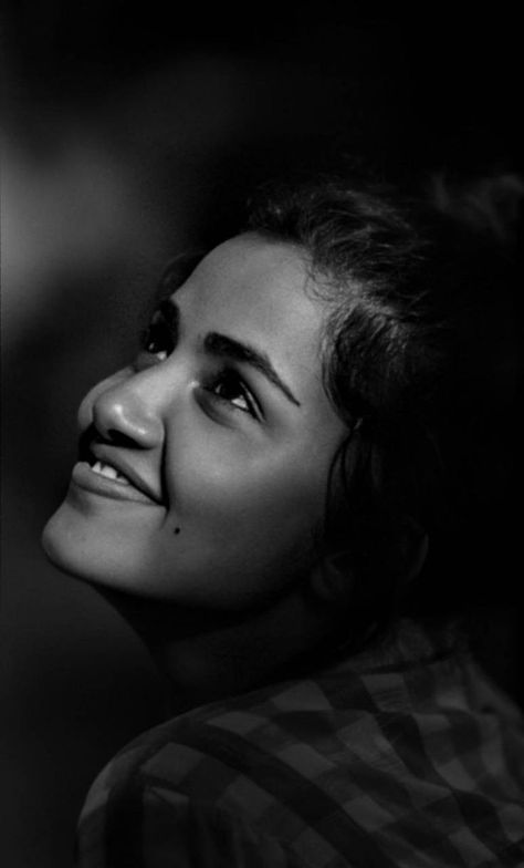 Anupama Parameswaran Cute Face, Hd Cover Photos, Download Wallpaper Hd, Anupama Parameswaran, Galaxy Pictures, Actress Wallpaper, Indian Photoshoot, Actor Picture, Stylish Photo Pose