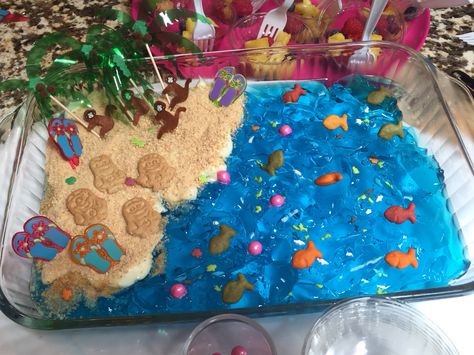 Edible beach scene with jello Jello Pool Cake, Diy Sensory Toys For Babies, Fireless Cooking, Sensory Toys For Babies, Graham Cracker House, Diy Sensory Toys, Pool Cake, Beach Snacks, Blue Jello