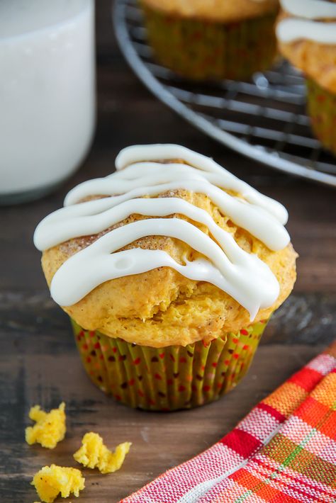 Simple Pumpkin Muffins with Vanilla Glaze Muffin Glaze, Simple Pumpkin Muffins, Moist Pumpkin Muffins, Healthy Pumpkin Dessert, Pumpkin Muffins Easy, Baker By Nature, Vanilla Glaze, Pumpkin Pie Filling, Pumpkin Muffins