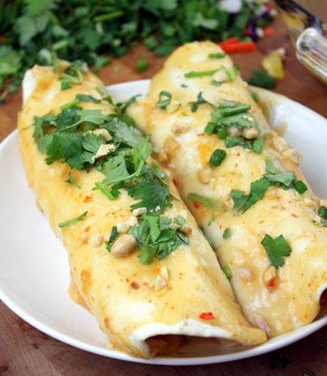 Thai Chicken Enchiladas - thai meets mexican fusion! Thai Fusion Food Idea, Thai Enchiladas, Mexican Fusion Recipes, Thia Food, Mexican Fusion, Chicken Enchiladas Recipe, Food Fusion, Fusion Dishes, Enchiladas Recipe