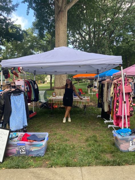 Shop on instagram at keirstynthriftz , depop @ KeirstynMeisner Vintage Flea Market Booth Ideas, Instagram Thrift Shop, Market Setup, Vendor Booth Display, Flea Market Booth, Vintage Booth, Vintage Clothing Shop, Market Booth, Vintage Flea Market