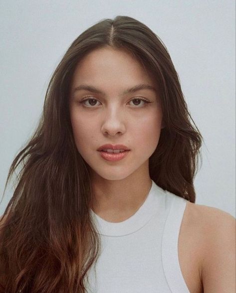 Mexican Girl, Without Makeup, American Beauty, Olivia Rodrigo, Famous Celebrities, Hair Inspo, Beauty Women, Makeup Looks, Avatar