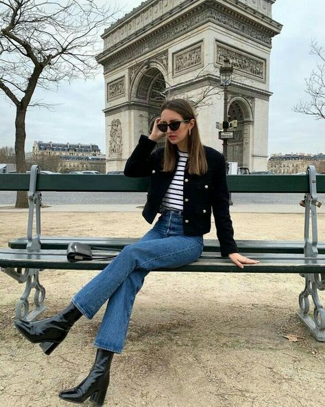 Old Money Fashion, Parisian Outfits, Paris Winter, Money Fashion, Looks Jeans, French Outfit, Summer Office, Winter Fashion Outfits Casual, Europe Outfits