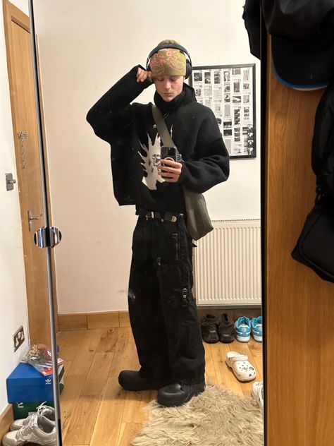 Baggy 90s Outfit Men, Y2k Black Outfit Men, Baggy Clothes Outfit Men Black, Men’s Baggy Style, Baggy Grunge Outfit Men, Archive Outfits Men, Mens Baggy Outfit, Baggy Fits Men, Baggy Mens Fashion