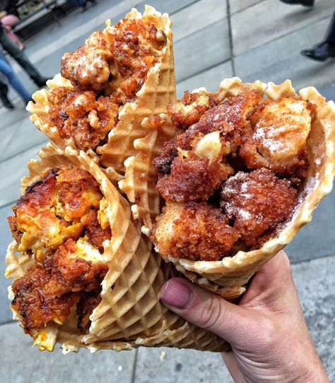 Kombi Food Truck, Food Truck Menu, Trendy Food, Carnival Food, Waffle Cone, Waffle Cones, Chicken And Waffles, Fair Food Recipes, Food Goals