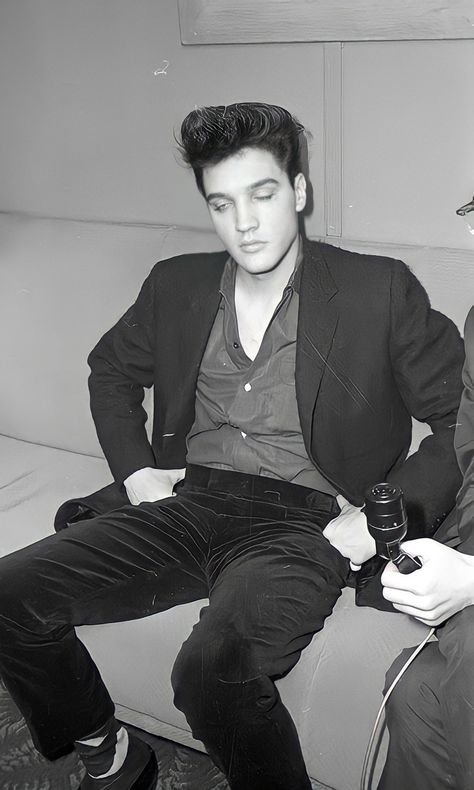 Elvis Inspired Outfit, Elvis Outfits, Elvis 1960, Velvet Elvis, Elvis Memorabilia, Elvis Presley Images, Pictures Edit, Photos Of Michael Jackson, Elvis And Priscilla