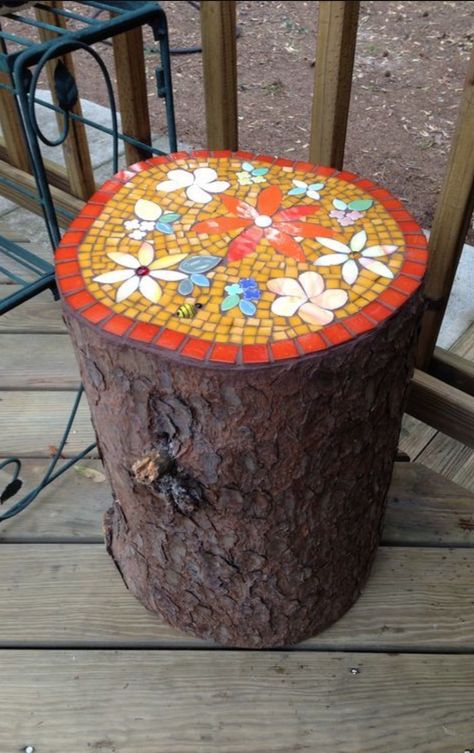 Diy Mosaic Garden, Mosaic Pots, Auction Projects, Mosaic Garden Art, Mosaic Stained, Mosaic Madness, Mosaic Design, Mosaic Table, Mosaic Garden