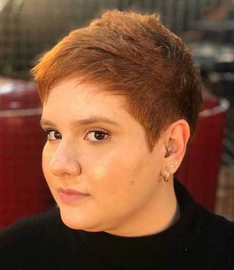 Buzz Cut for a Round Face Double Chin Hairstyles Plus Size, Hair Round Face Plus Size, Wavy Hair Pixie, Short Hair Round Face Plus Size, Short Thick Wavy Hair, Double Chin Hairstyles, Fat Face Haircuts, Pixie Cut Round Face, Short Hairstyles For Round Faces