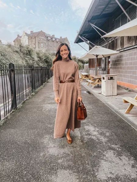 cashmere dress with cognac ballet flats #LTKSeasonal #LTKunder100 #LTKstyletip Dress For Winter, Alyson Haley, Ballet Flats Outfit, Black Cashmere Sweater, Black Oxford Shoes, Black Leather Leggings, Flats Outfit, Cashmere Dress, Minimal Outfit