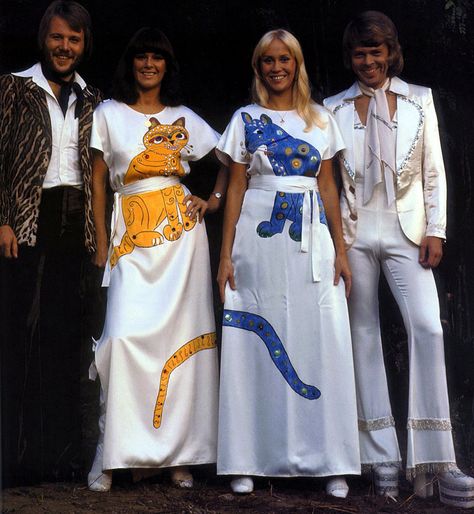 Before Record The Norwegian TV Program Momarkedet 1975, With the Famous Cats Outfits... Abba Clothes, Abba Fancy Dress, Abba Cat Dress, Abba Band, Abba Concert, Disco Fancy Dress, Abba Outfits, Abba Costumes, Frida Abba