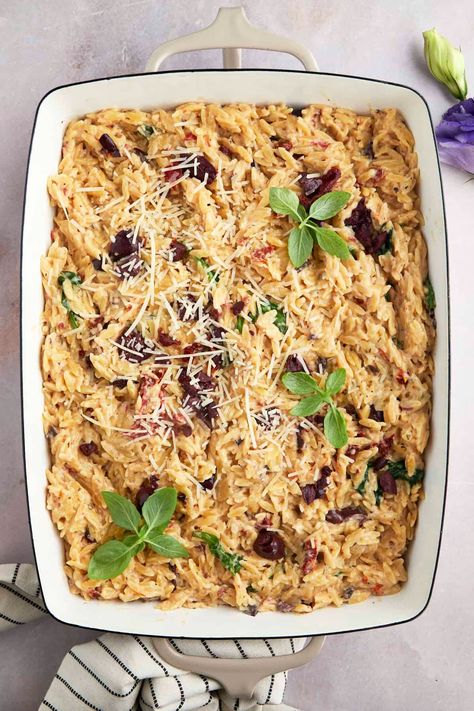 Spinach and Sun-Dried Tomato Boursin Orzo Bake - Food Dolls Boursin Orzo, Orzo Bake, Cheesy Orzo, Boursin Recipes, Dried Tomato Pasta, Sundried Tomato Chicken, Sun Dried Tomato Pasta, Spinach Bake, Food Dolls