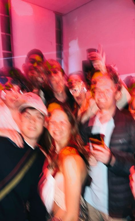 Party, aesthetic, blurred photo, blurry, rave, festival, friends Blurry Friends Aesthetic, Blurry Friend Group Pictures, Friends Blurry Aesthetic, Friends Blurry Pics, Party Pictures With Friends Blurry, Group Photography, Blur Photo, Photo Grouping, Motion Blur